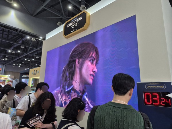 33원정대 어트랙션 체험을 위해 관람객들이 줄 서있다. 사진=박상준 이코노믹리뷰 기자