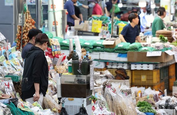 정치 불확실성 해소로 위축된 소비심리가 되살아날 수 있을지 주목된다. 사진=연합뉴스