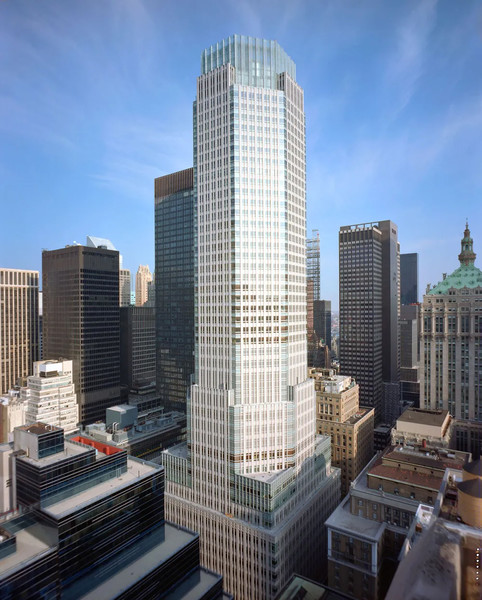 뉴욕 맨해튼 도심 한가운데 유리와 스틸로 세련되게 마감된 초고층 JP모건 본사 빌딩. 출처=나무위키