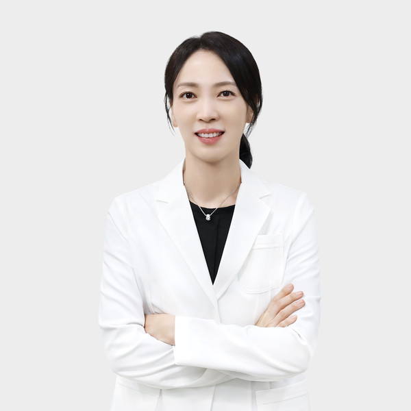 임현지 미올린의원 시흥점 원장은 “편평사마귀는 점처럼 생겼지만 전염성과 재발률이 높은 바이러스 질환이기 때문에 정확한 진단과 빠른 치료가 필요하다”고 설명한다.