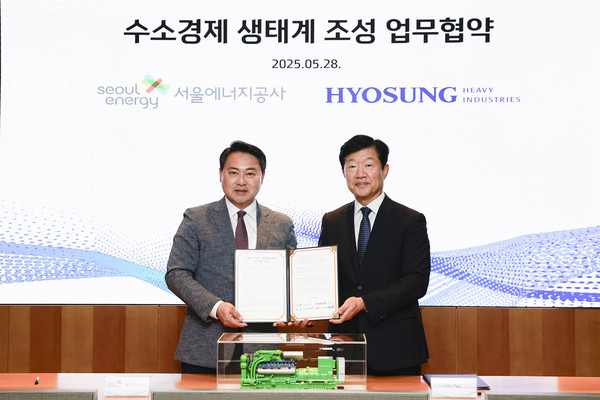 효성중공업이 서울에너지공사와 수소경제 생태계 조성을 위한 업무협약을 체결하고 기념사진을 촬영했다. (오른쪽부터) 우태희 효성중공업 대표, 황보연 서울에너지공사 사장. 사진=효성중공업