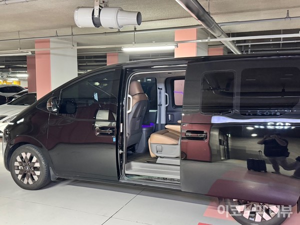 26일 한 아파트 지하 주차장에 스타리아 라운지가 주차돼있다. 사진=양정민 이코노믹리뷰 기자
