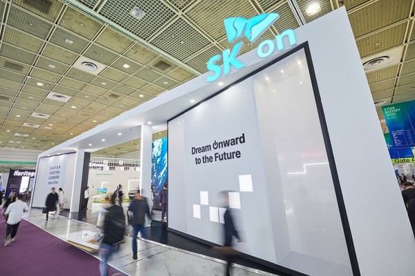 지난 3월 서울 강남구 코엑스에서 열린 배터리 산업 전시회 ‘인터배터리 2025’ 행사장 내 SK온 부스 전경. 사진=SK온