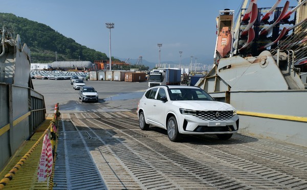 르노코리아, 그랑 콜레오스 중남미 수출 초도 물량 선적. 사진=르노코리아