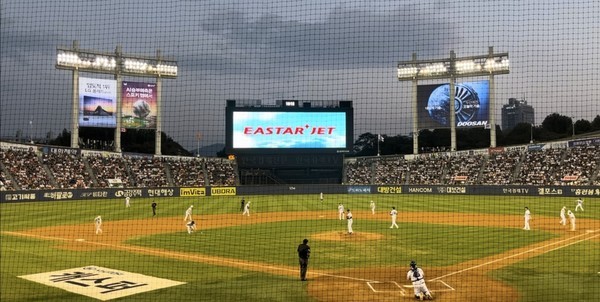 잠실야구장 내 홍보되고 있는 이스타항공 브랜드. 사진=이스타항공