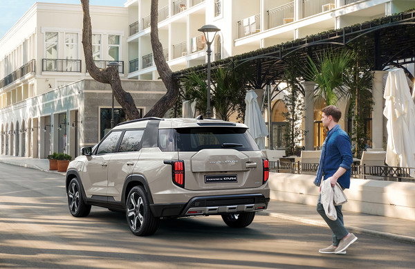 KG 모빌리티가 '토레스 EVX'의 상품성을 강화한 부분 개선 모델 '토레스 EVX ALPHA(알파)'를 출시했다. 사진=KG모빌리티