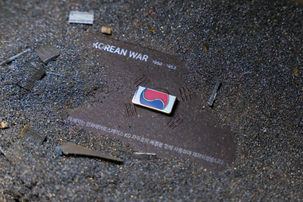 태극기 배지 실물. 사진=한화에어로스페이스