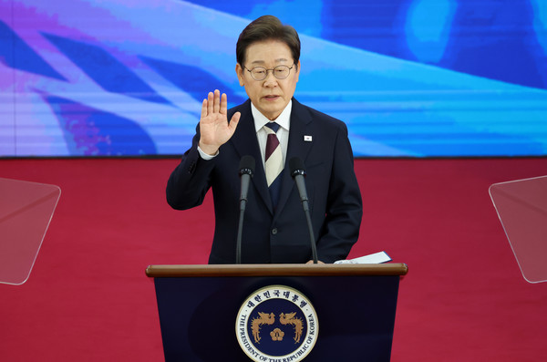 이재명 대통령이 4일 서울 여의도 국회에서 열린 제21대 대통령 취임선서식에서 취임 선서를 하고 있다. 사진=연합뉴스