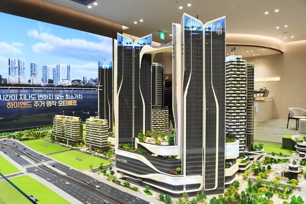 '오티에르 용산' 모형도(동측). 사진=포스코이앤씨