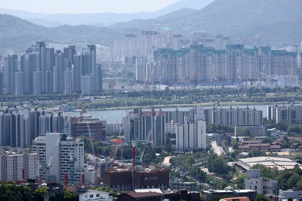 4일 서울 남산에서 바라본 아파트 등 모습. 사진=연합뉴스