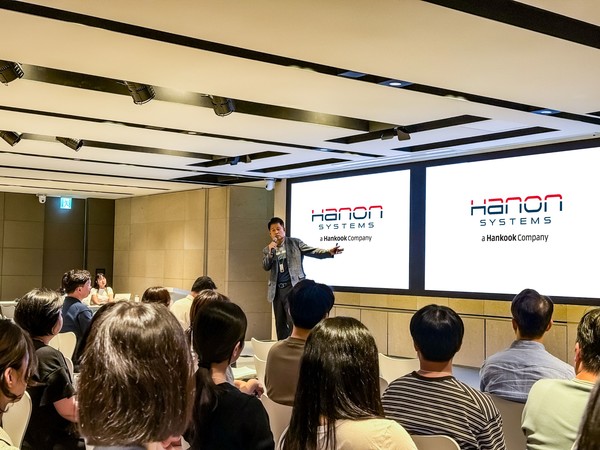 이수일 한국앤컴퍼니그룹 대표가 한온시스템 프로액티브 콘서트에서 발표 중이다. 사진=한국앤컴퍼니그룹