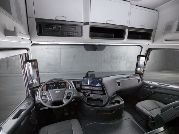 더 뉴 엑시언트 내관. 사진=현대차그룹