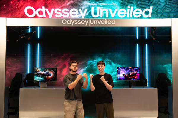 삼성전자 '오디세이 언베일드 2025(Odyssey Unveiled 2025)' 행사에서 인기 스트리머 '캐드렐(Caedrel)'과 '조지 클라키(George Clarkey)'가 삼성 오디세이 3D와 오디세이 OLED G8 모니터로 게임을 즐기며 팬들과 소통하는 시간을 가졌다. 사진=삼성전자