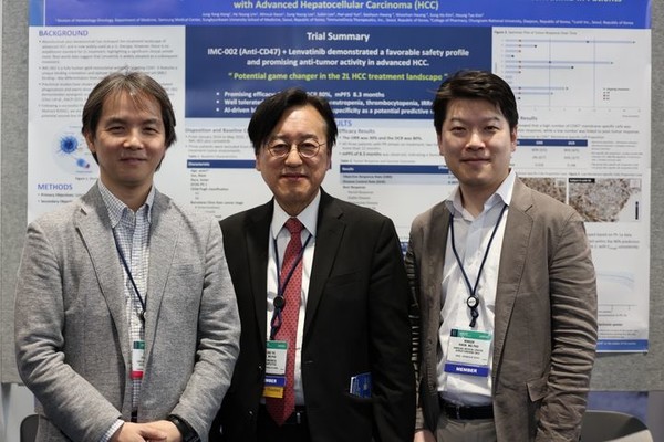 (왼쪽부터)홍정용 삼성서울병원 교수(제1저자), 김흥태 이뮨온시아 대표, 권민석 삼성서울병원 교수. 사진=이뮨온시아.