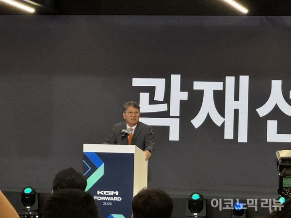 17일 경기 평택시 KGM 본사에서 곽재선 KGM 회장이 발언 중이다. 사진=양정민 이코노믹리뷰 기자
