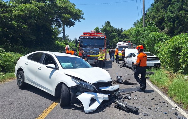 제주 어음리에서 3중 추돌 교통사고가 발생했다. 사진=연합뉴스