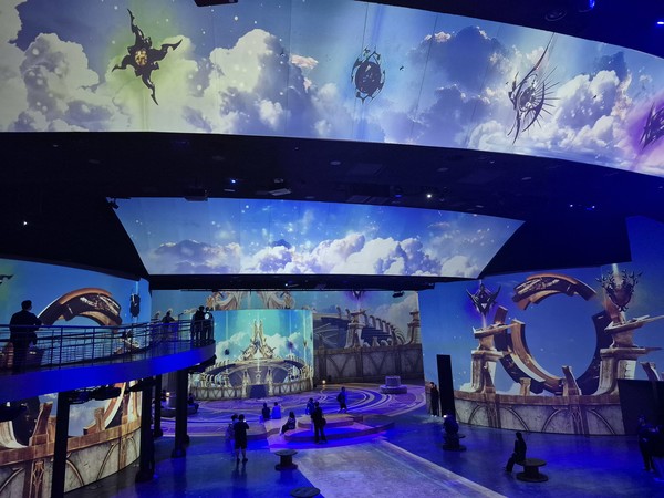 트리시온을 미디어 파사드 형식으로 시각화한 주 전시관. 사진=박상준 이코노믹리뷰 기자