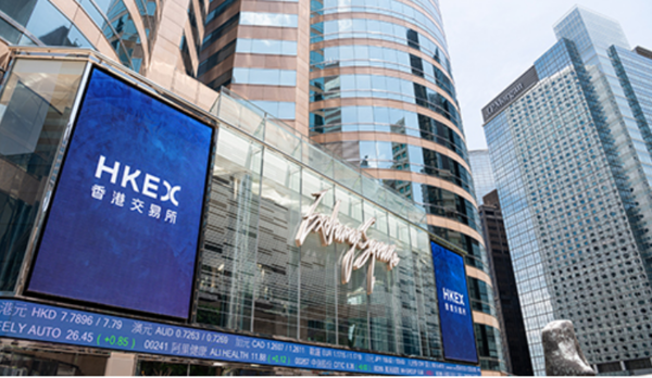 홍콩거래소(HKEX)가 입주한 익스체인지 스퀘어 외관.홍콩거래소는 최근 이 건물에 대한 장기 투자 계약을 체결하며, 본사를 이곳에 영구적으로 둘 계획이다.사진=홍콩거래소.