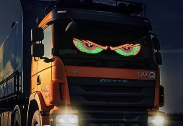 화물차 운전자를 중심으로 유행 중인 '악마의 눈' 악세서리. 사진=갈무리