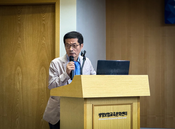 류건식 RMI 보험경영연구소 연구위원이 '한국 치매신탁시장과 보험회사의 역할'을 주제로 발표하는 모습. 사진=박수아 기자