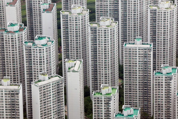 서울 송파구 롯데월드타워 전망대 서울스카이에서 바라본 서울 시내 아파트 단지 모습. 사진=연합뉴스