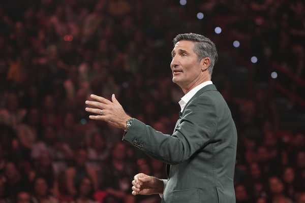 2025년 6월 10일, 라스베이거스 스타벅스 리더십 행사에서 발언 중인 브라이언 니콜 CEO. 치폴레와 타코벨의 CEO를 거쳐 스타벅스를 이끄는 Serial CEO 중 한 명이다. 사진=연합 뉴스.