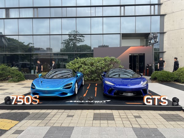 행사장에 마련된 맥라렌 750S, GTS 모델. 사진=김효경 이코노믹리뷰 기자