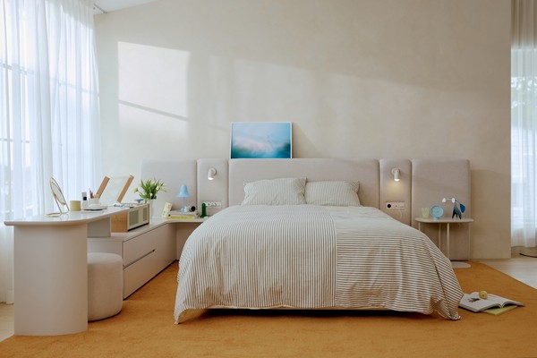 한샘이 배우 김무열·윤승아 부부를 엠버서더로 선정하고 호텔침대 캠페인 ‘설레는 매일’을 진행한다.