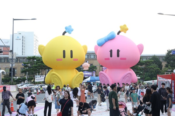 대전 중앙로 일원에서 열린 대전 0시 축제에서 관람객들이 행사를 즐기고 있다(자료사진). 출처=대전시