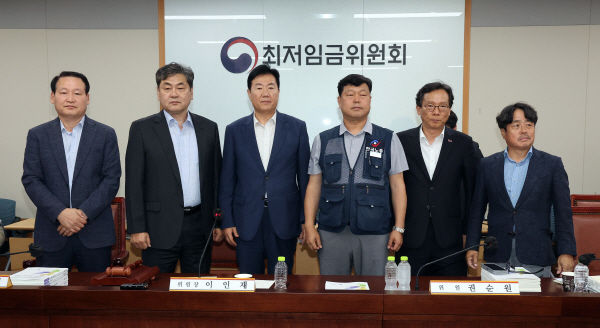 10일 정부세종청사에서 열린 제12차 전원회의. 사진 = 연합뉴스.