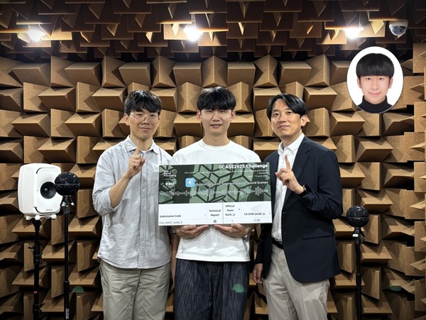 권영후 석박사통합과정, 김도환 석사과정, 최정우 교수, 이동헌 박사(왼쪽부터). 출처=KAIST