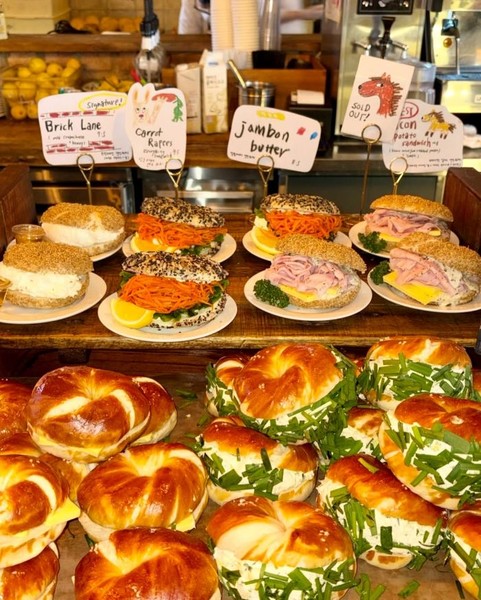 롯데백화점이 12일, 인천점 지하 1층에 경기 서부권 최초로 ‘런던베이글뮤지엄 (London Bagel Museum)’을 오픈한다. 사진=롯데백화점