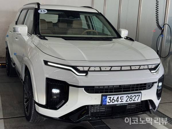 11일 서울 강남구 KGM 익스피리언스센터 강남에서 액티언 하이브리드가 주차돼 있다. 사진=양정민 이코노믹리뷰 기자