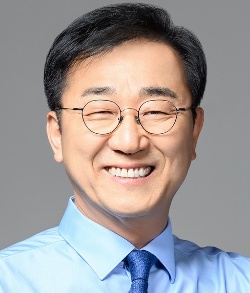 대통령실은 11일 이재명 대통령이 신임 국토교통부 장관 후보자에 더불어민주당 김윤덕 의원을 지명했다고 강훈식 대통령비서실장 브리핑을 통해 밝혔다. 사진=연합뉴스