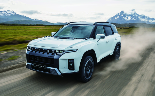 KG모빌리티는 기업 첫 하이브리드 모델인 '토레스 하이브리드'를 선보였다고 11일 밝혔다.사진=KG모빌리티