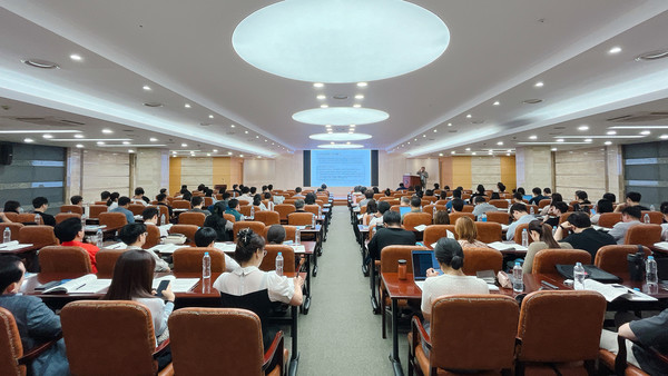 협력업체 임직원들이 상호협력 교육에 참여해 강의를 듣고 있다. 출처=DL건설