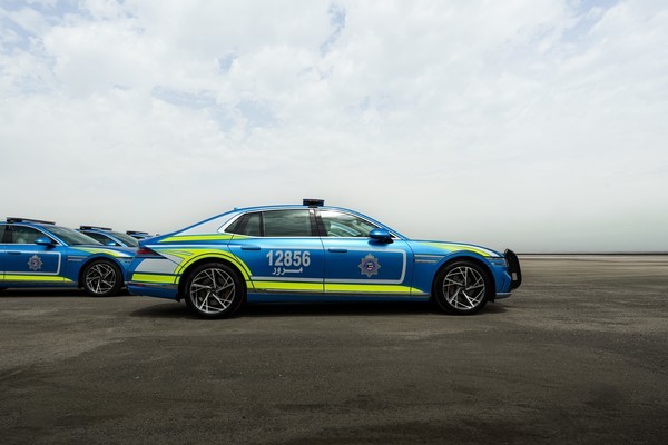 제네시스 G90이 쿠웨이트 내무부 행사 운영용으로 맞춤 제작됐다. 사진=현대차그룹