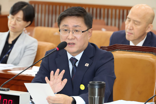 국회 환경노동위원회에서 열린 인사청문회에 참석한 김성환 환경부 장관 후보자. 사진=연합뉴스