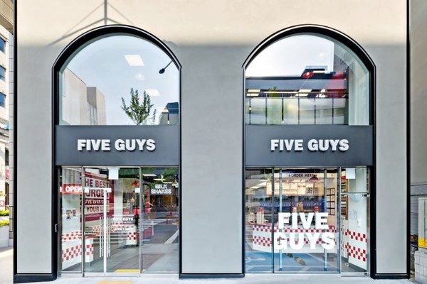 파이브가이즈 압구정 7호점 전경. 사진=에프지코리아