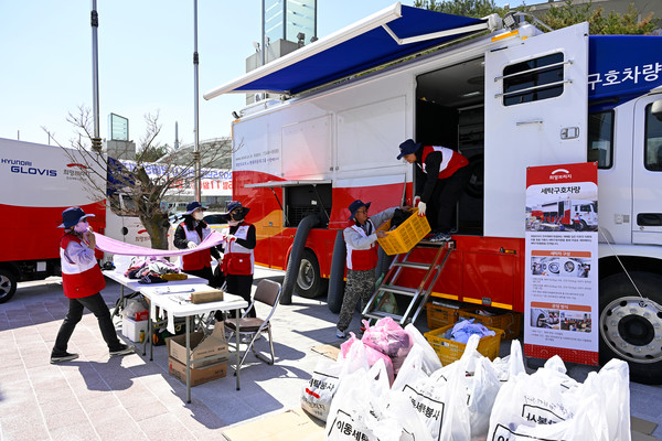 현대자동차그룹이 집중호우 피해 복구를 위한 성금 20억원을 전달하고 긴급 복구 지원 활동에 나섰다. 사진=현대차그룹