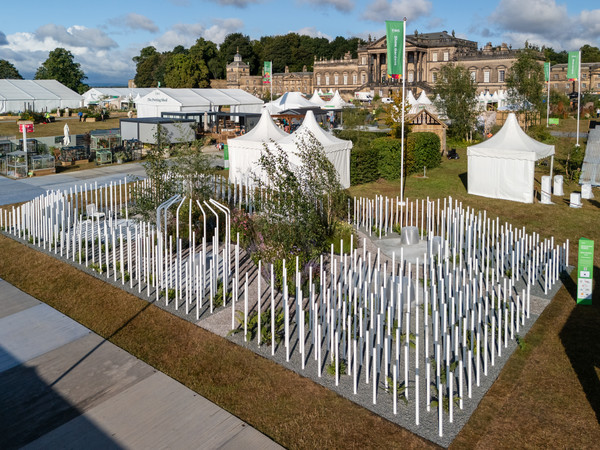 'RHS 플라워쇼 웬트워스 우드하우스 2025'에 조성된 '정원이 속삭이다(Garden Whispers)'의 모습. 사진=현대건설