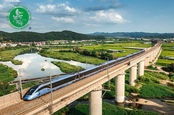 '2025 대한민국 올해의 녹색상품'을 수상한 경부선 KTX-청룡 모습. 출처=코레일