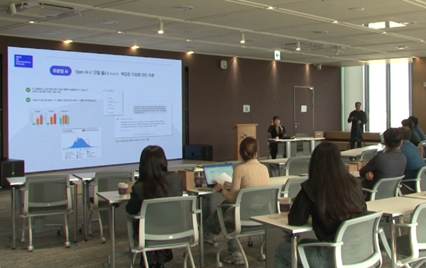 SK네트웍스는 체계적인 구성원 대상 AI 육성 프로그램을 운영하고 있다. 지난해부터 진행해온 AI역량 과정의 모습. 사진=SK네트웍스