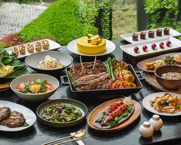 롤링힐스 호텔이 여름철 원기 회복을 위한 ‘건강한 여름 프로모션’을 시작했다. 해당 프로모션은 8월 31일까지 호텔 내 올데이 다이닝 레스토랑 ‘블루 사파이어’에서 진행된다.