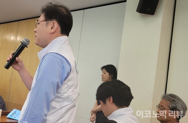 지난 23일 오후 한은 관계자가 감독권에 대해 말하고 있다. 사진=이혜진 기자
