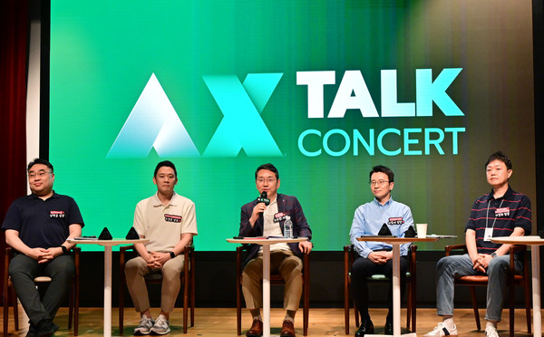 LG전자 조주완 CEO가 전 구성원 소통행사인 'AX 토크콘서트'에서 AI 기술의 중요성을 강조하며, AX 확산에 앞장서겠다고 밝혔다. 사진=LG전자