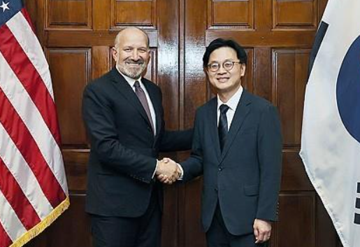 김정관 장관이 미국 러트닉 상무부 장관과 만나고 있다. 사진=연합뉴스