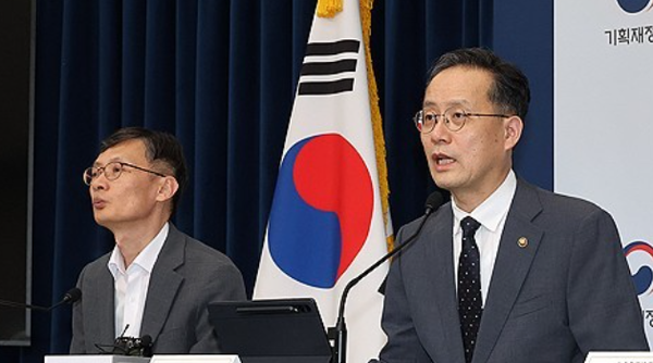 이형일 기재부 1차관이 세제개편안 상세 브리핑에 나서고 있다. 사진=연합뉴스