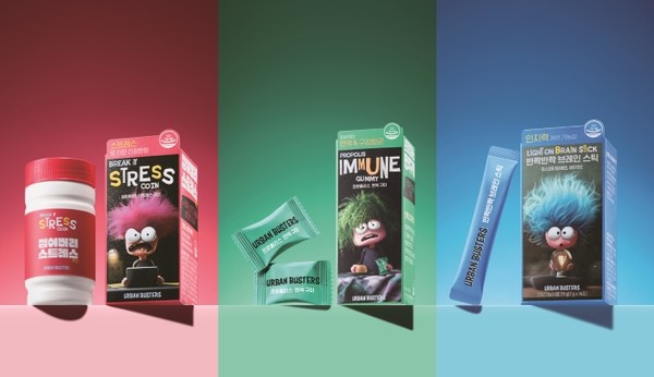어반버스터즈 씹어버려 스트레스 코인, 프로폴리스 면역 구미, 반짝반짝 브레인 부스터. 사진=LG생활건강
