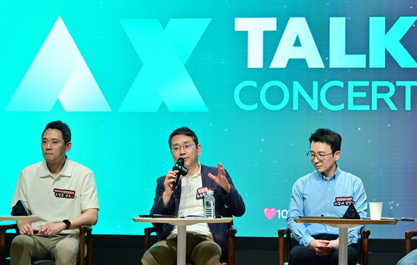 LG전자 조주완 CEO가 전 구성원 소통행사인 'AX 토크콘서트'에서 AI 기술의 중요성을 강조하며, AX 확산에 앞장서겠다고 밝혔다. 사진=LG전자